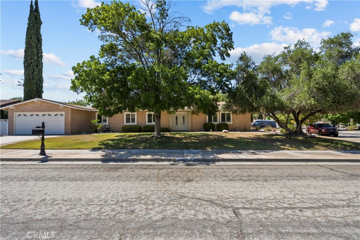 42827 Kilham Avenue, Lancaster, CA 93534 — photo 1 of 30