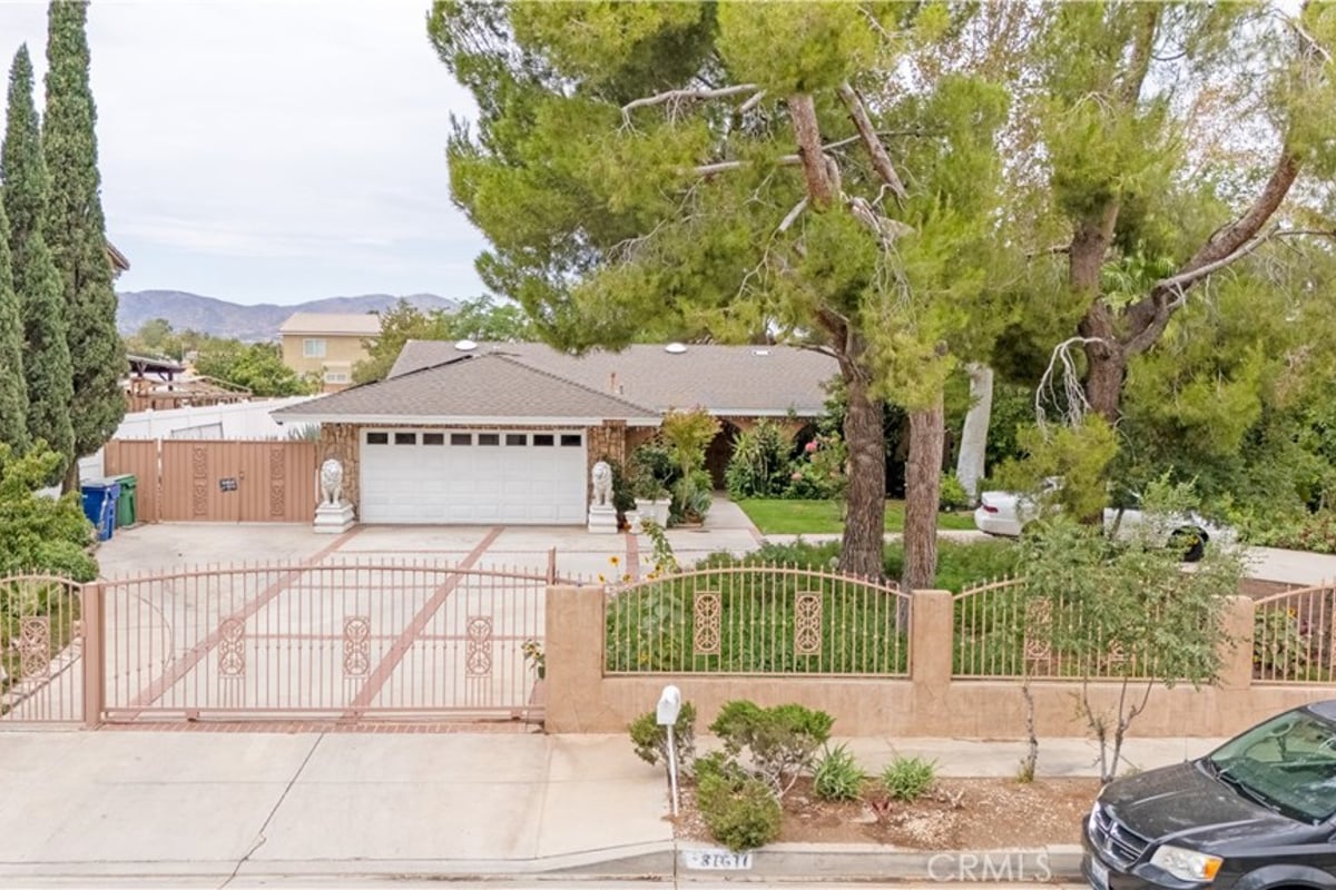 37617 27th E, Palmdale, CA 93550 — photo 1 of 37