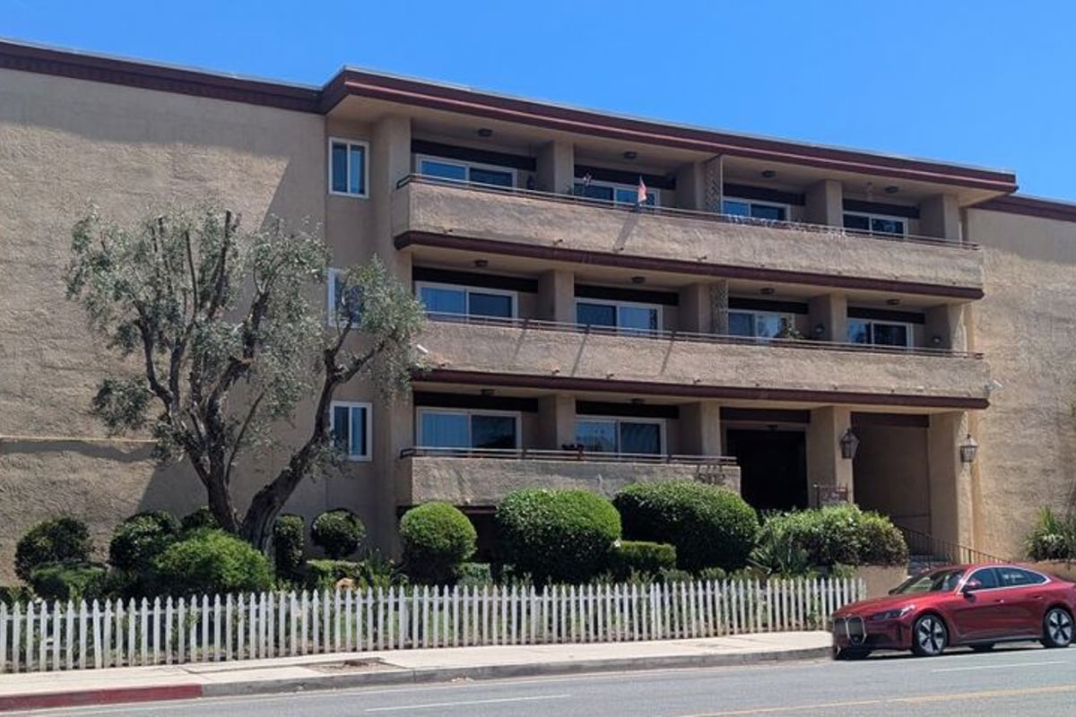 5412 Lindley Avenue 218, Encino, CA 91316 — photo 1 of 25
