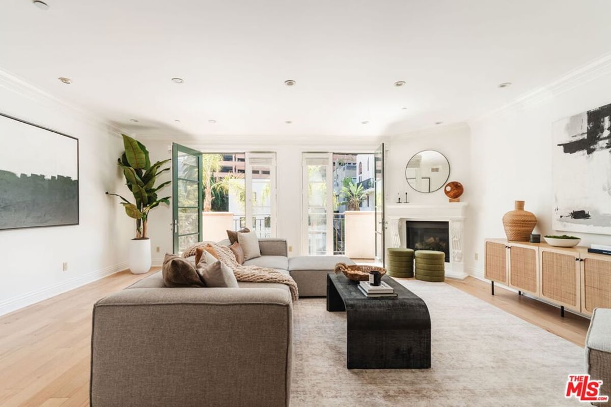 11749 Goshen Avenue 202, Los Angeles, CA 90049 — photo 1 of 46