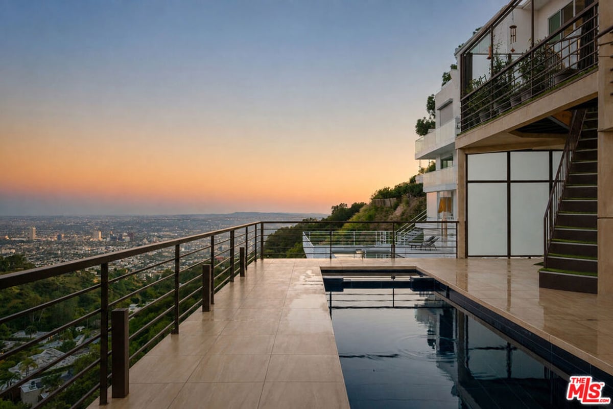 2189 Sunset Plaza Drive, Los Angeles, CA 90069 — photo 1 of 75