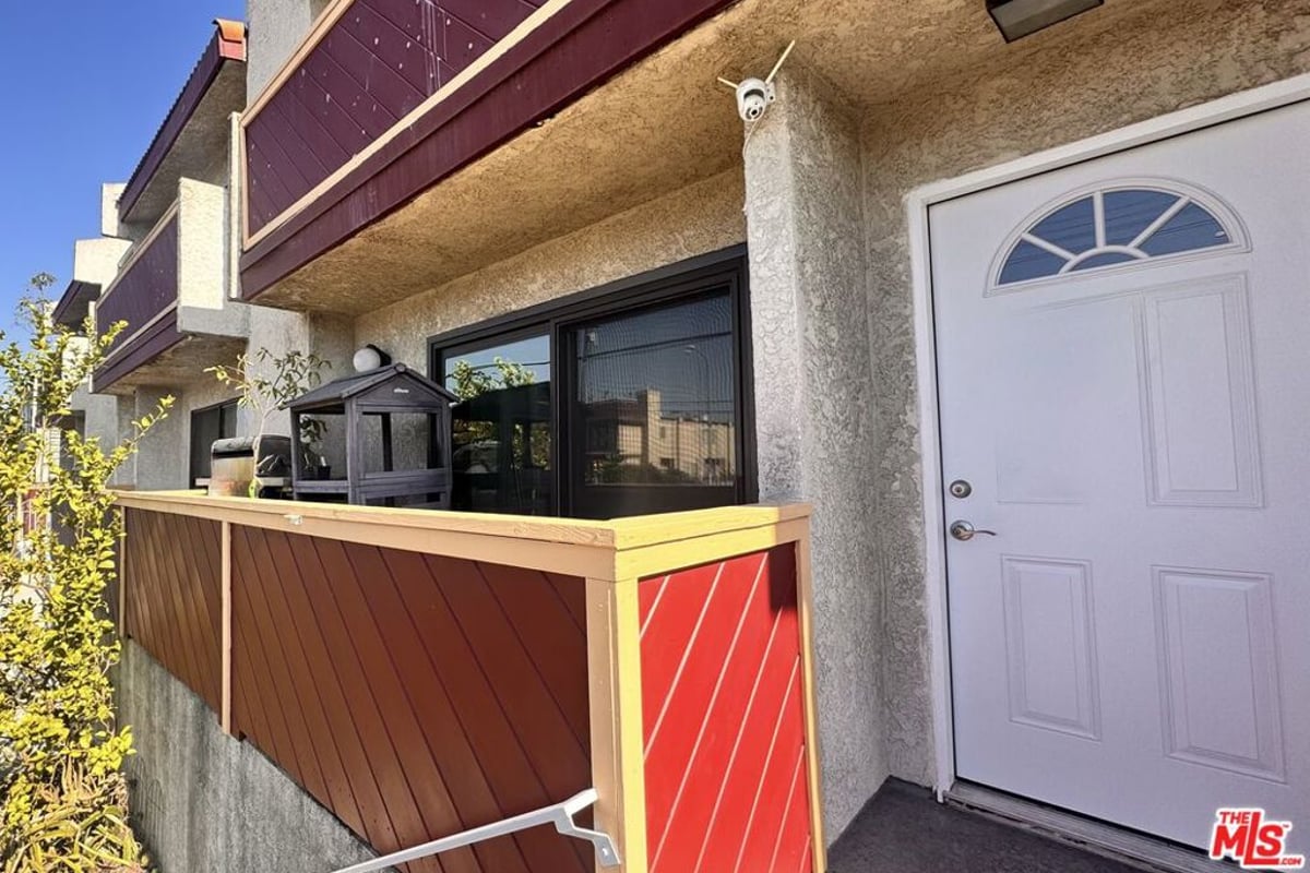 15554 Parthenia Street 8, Los Angeles, CA 91343 — photo 1 of 36