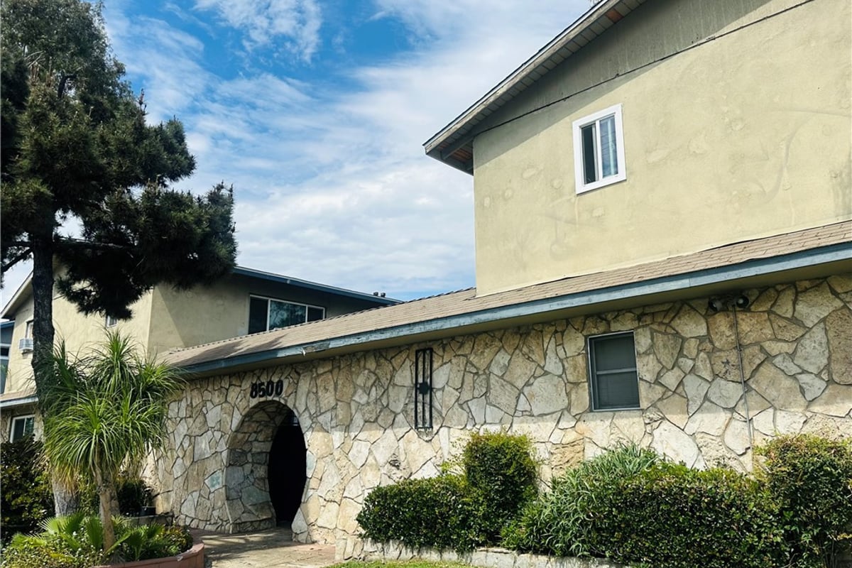 8500 Sunland, Los Angeles, CA 91352 — photo 1 of 9