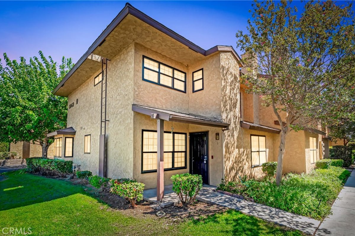 1543 W Avenue L 1, Lancaster, CA 93534 — photo 1 of 47