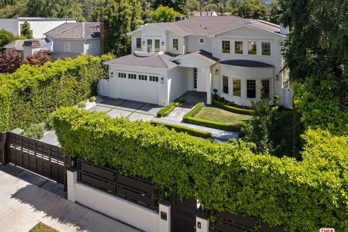 15272 Valley Vista Boulevard, Sherman Oaks, CA 91403 — photo 1 of 32