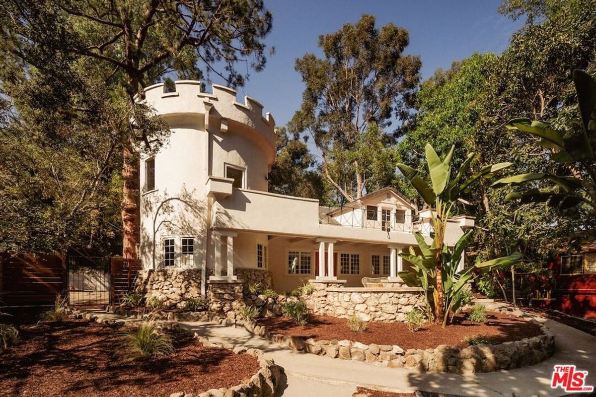 8337 Lookout Mountain Avenue, Los Angeles, CA 90046 — photo 1 of 39