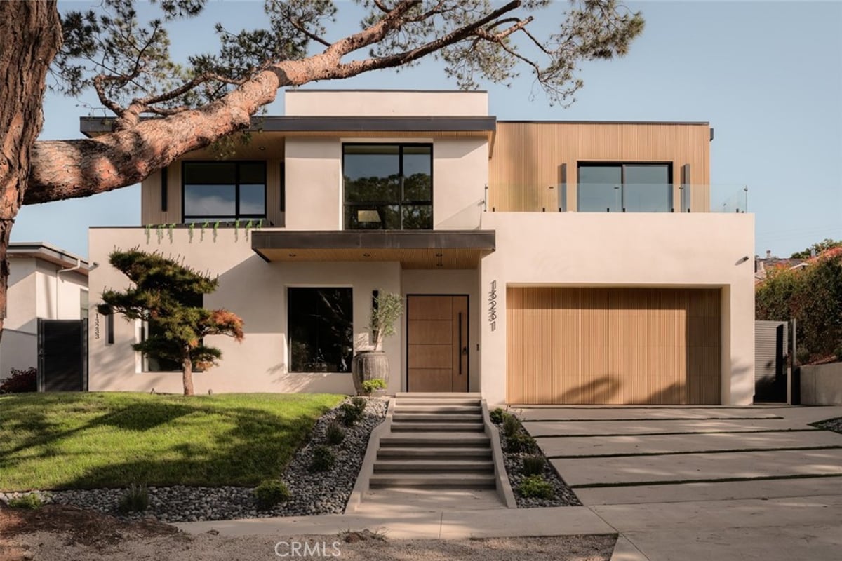 13231 Warren, Los Angeles, CA 90066 — photo 1 of 41