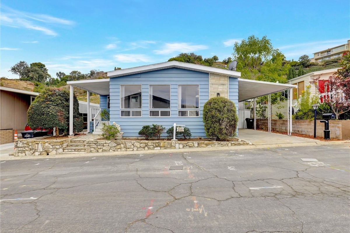 2550 Pacific Coast Hwy 258, Torrance, CA 90505 — photo 1 of 43