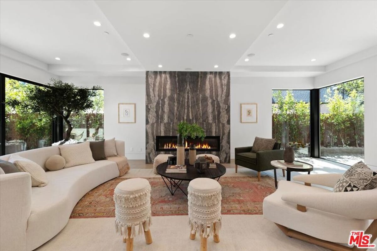 3848 Vantage Avenue, Los Angeles, CA 91604 — photo 1 of 43