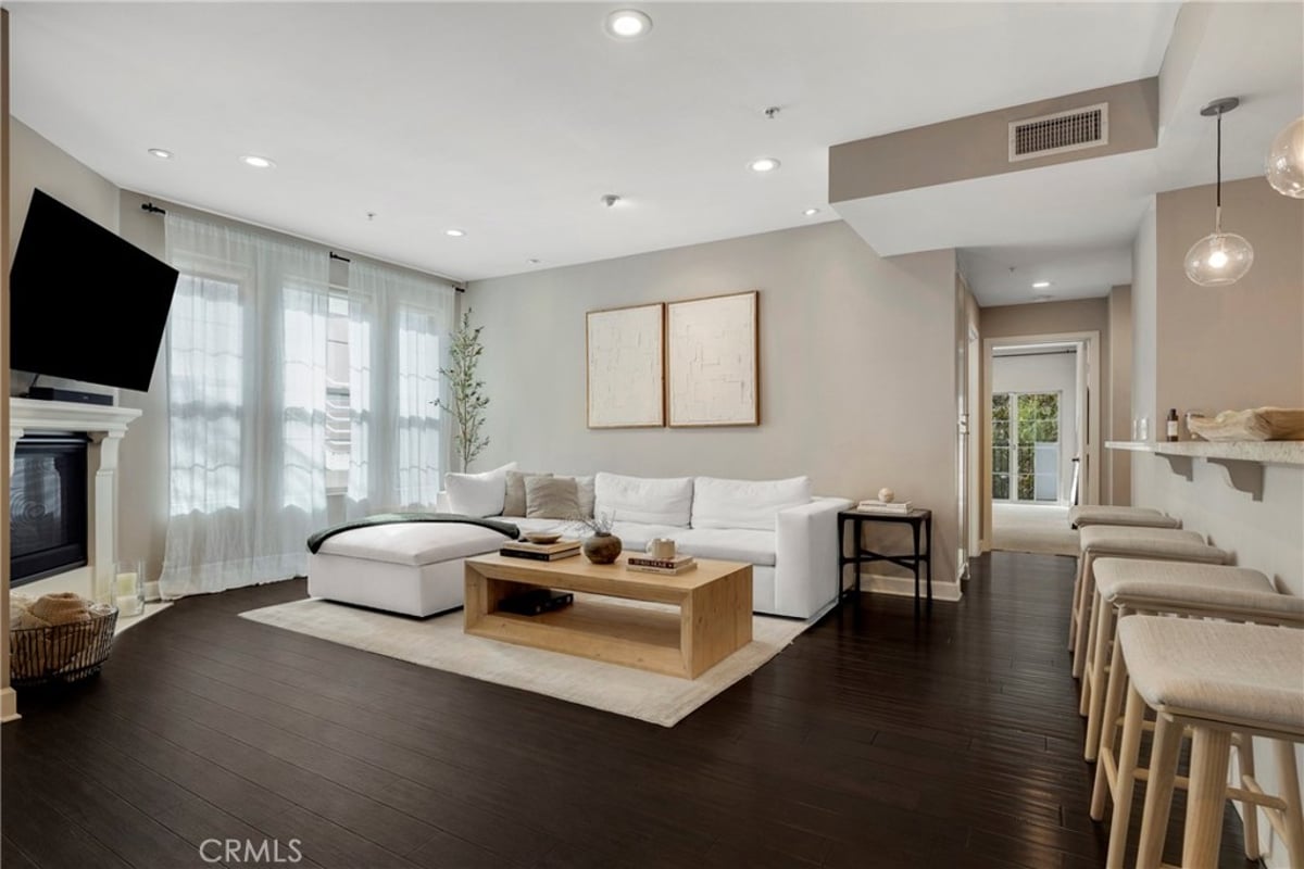 10639 Woodbridge Street 206, Toluca Lake, CA 91602 — photo 1 of 29