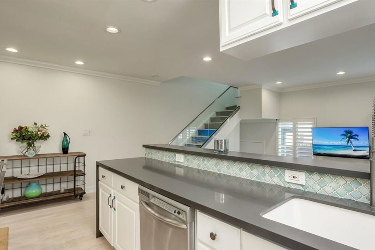 1144 17th Street 11, Santa Monica, CA 90403 — photo 1 of 24