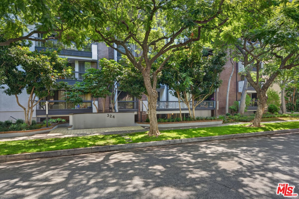 324 N Palm Drive 404, Beverly Hills, CA 90210 — photo 1 of 41