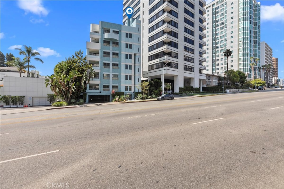 10336 Wilshire 703, Los Angeles, CA 90024 — photo 1 of 27