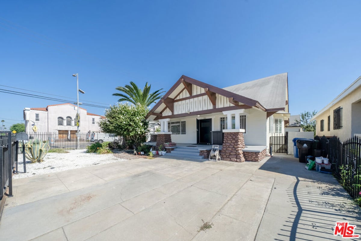 804 W 55th Street, Los Angeles, CA 90037 — photo 1 of 25