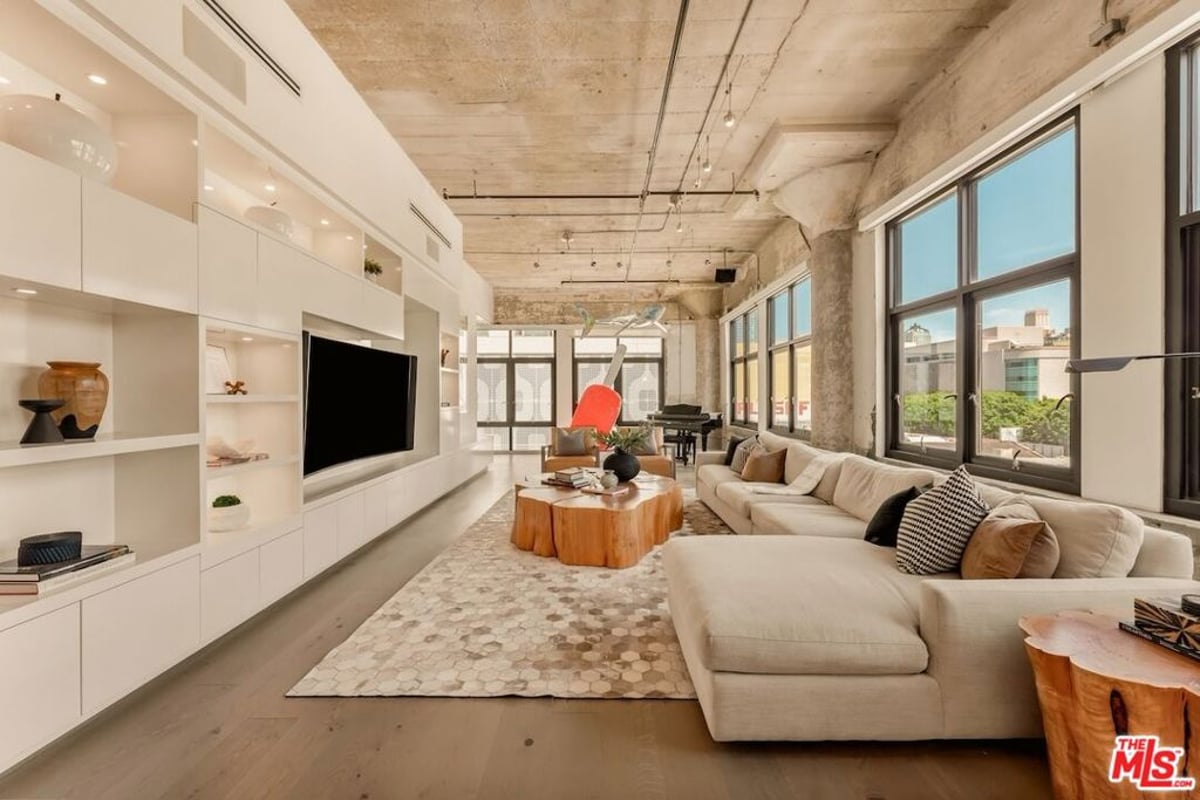 330 W 11th Street 401 & 402, Los Angeles, CA 90015 — photo 1 of 37