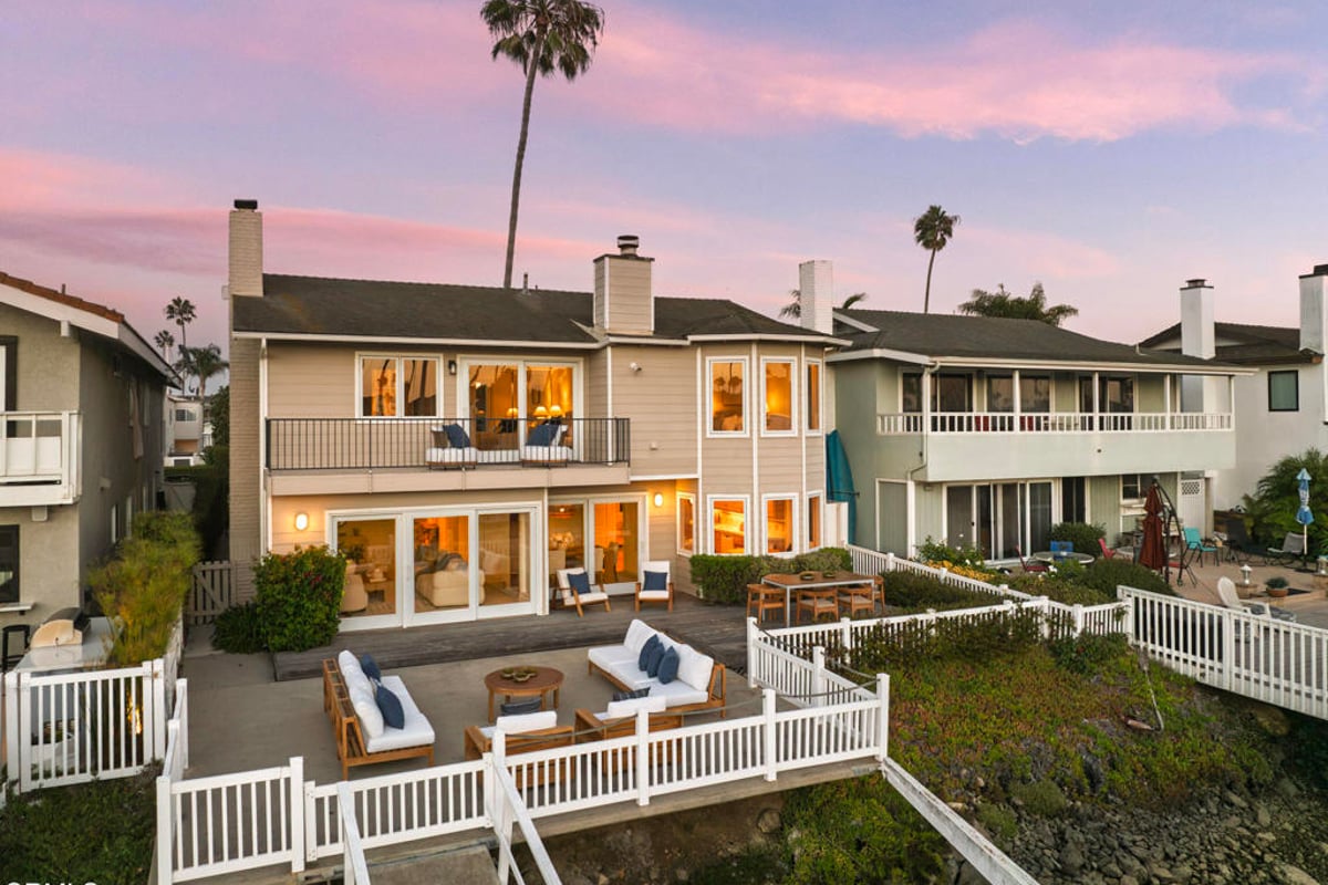 3025 Seahorse Avenue, Ventura, CA 93001 — photo 1 of 52
