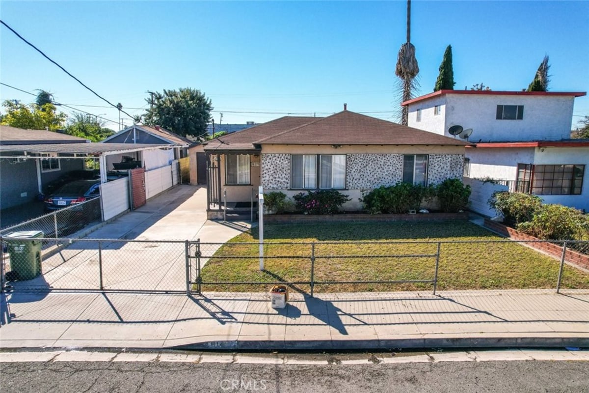 814 W Maple Street, Compton, CA 90220 — photo 1 of 13