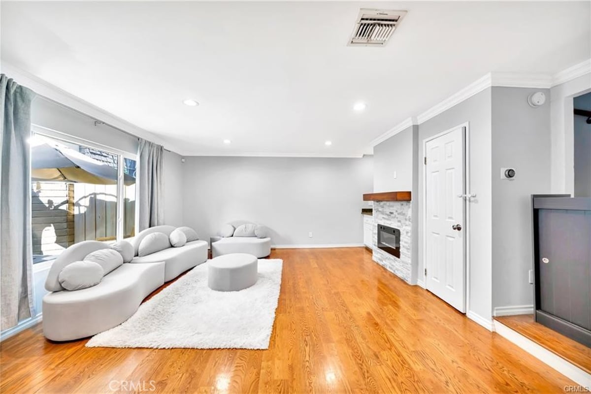 18631 Collins 10, Tarzana, CA 91356 — photo 1 of 14