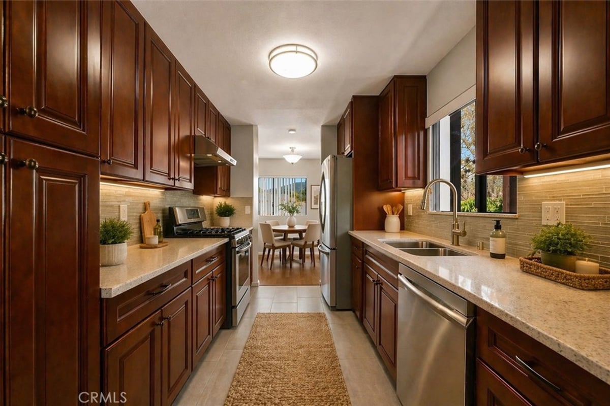 1304 Stanley 10, Glendale, CA 91206 — photo 1 of 16