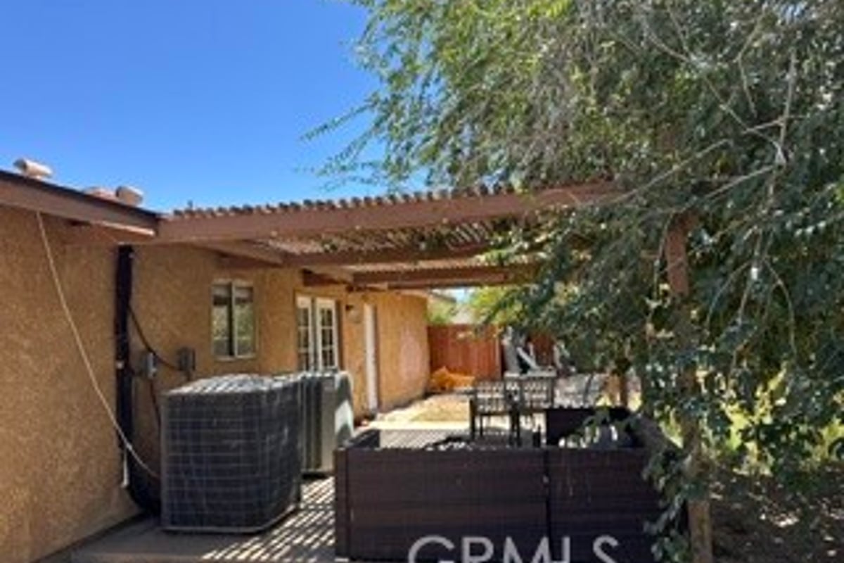40915 161st E, Lancaster, CA 93535 — photo 1 of 6