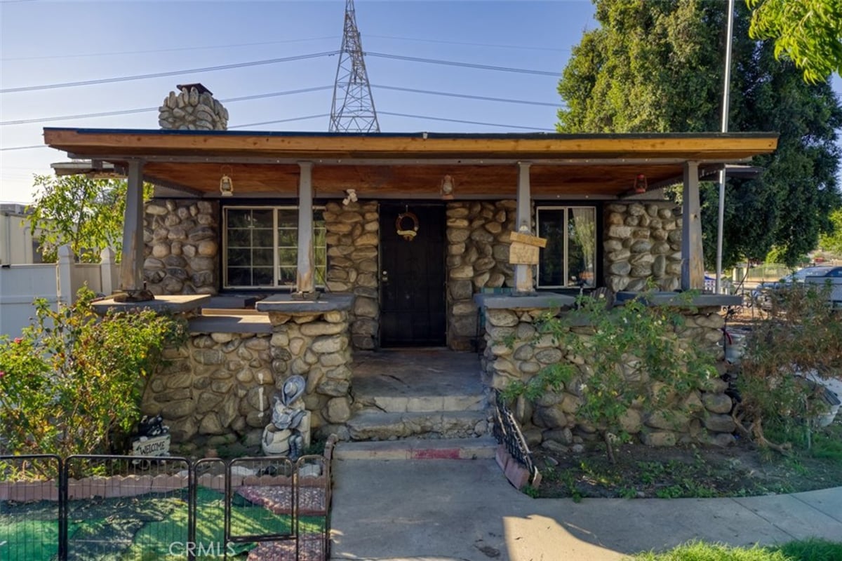 11103 Allegheny, Sun Valley, CA 91352 — photo 1 of 21