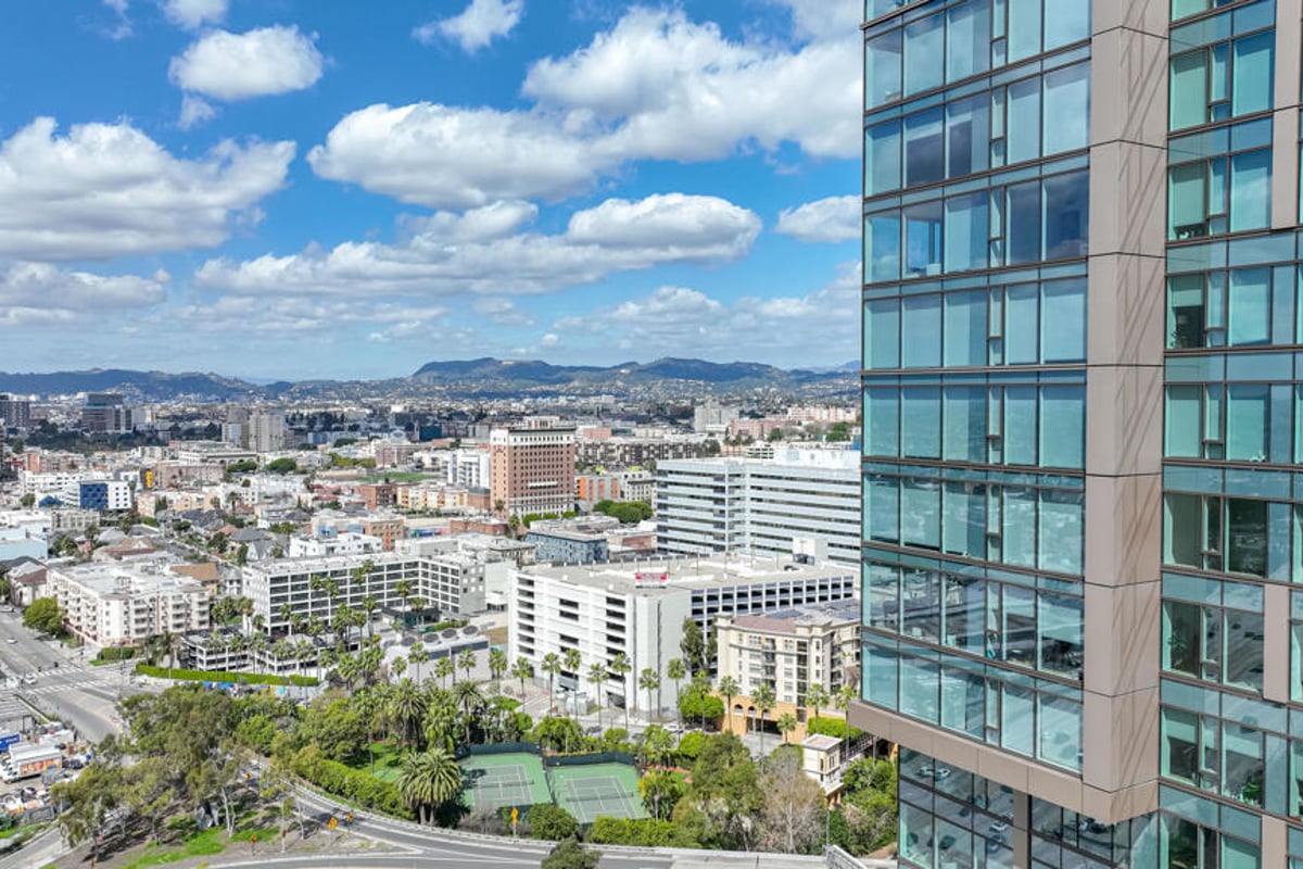 889 Francisco Street 802, Los Angeles, CA 90017 — photo 1 of 70