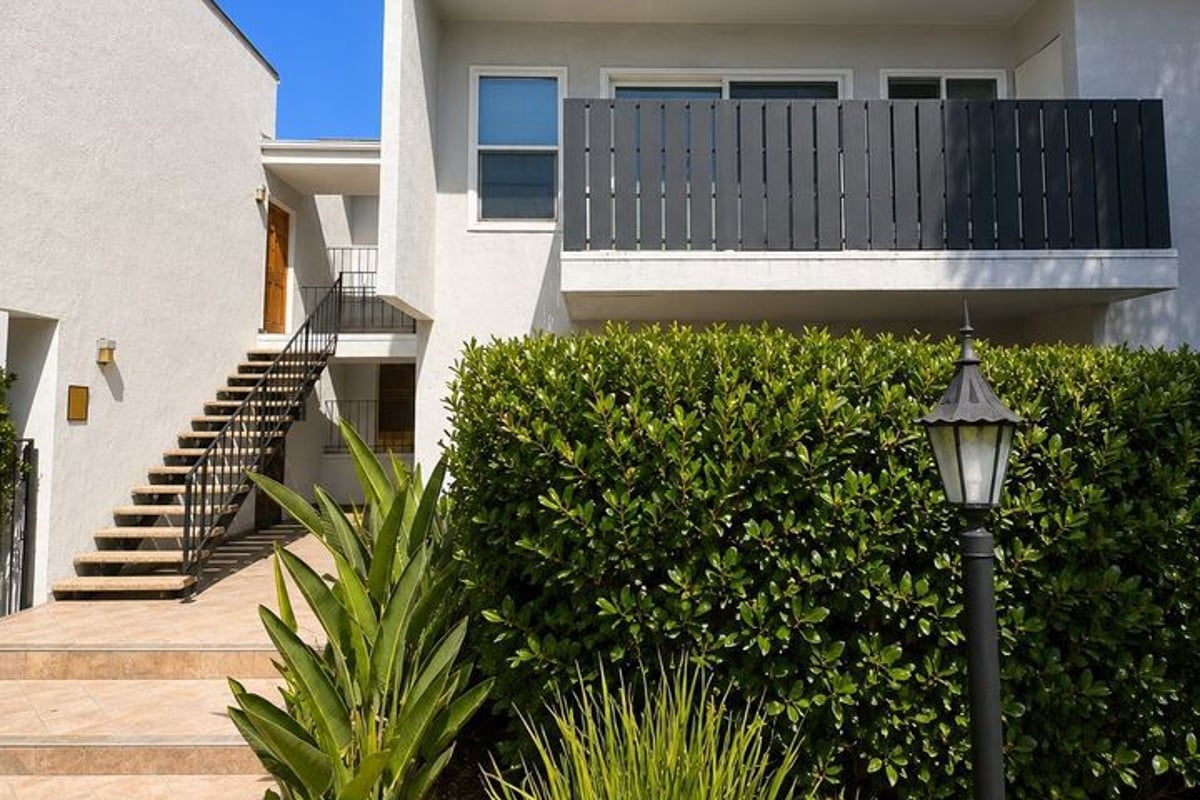 18645 Hatteras Street 263, Tarzana, CA 91356 — photo 1 of 55