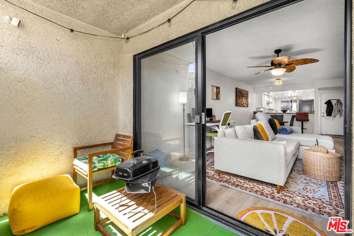 620 W Hyde Park Boulevard 111, Inglewood, CA 90302 — photo 1 of 29