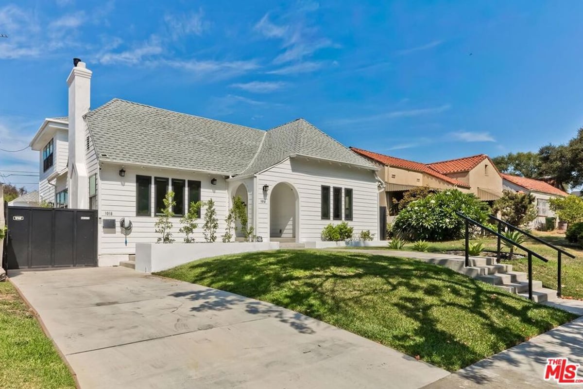 1015 S Tremaine Avenue, Los Angeles, CA 90019 — photo 1 of 55
