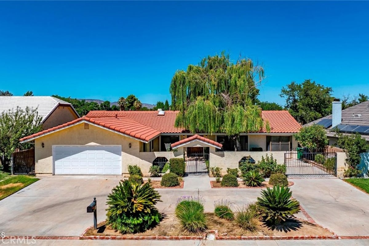 43029 Ed Halley, Lancaster, CA 93536 — photo 1 of 45