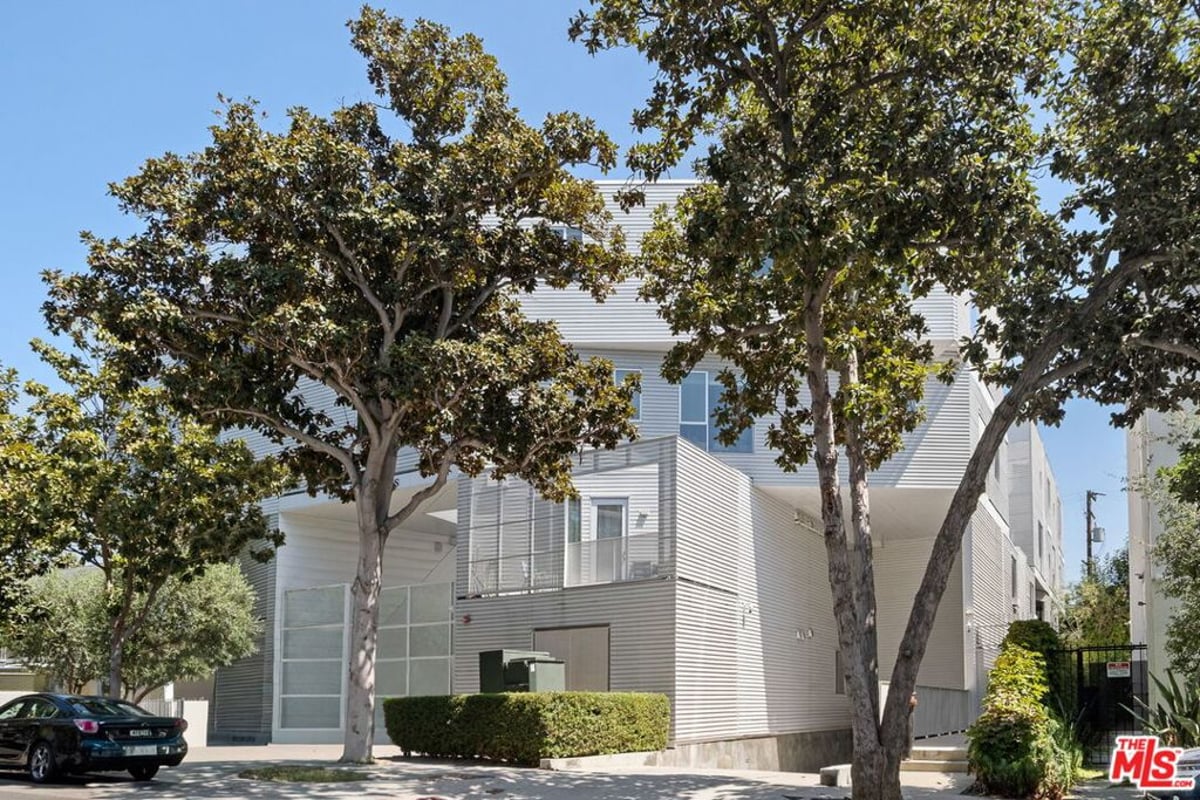 1030 N Kings Road 201, West Hollywood, CA 90069 — photo 1 of 17