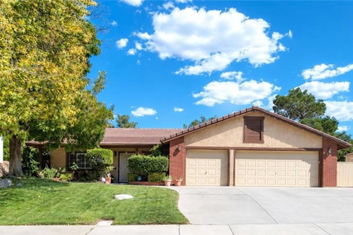 42220 Woodstone, Lancaster, CA 93536 — photo 1 of 29
