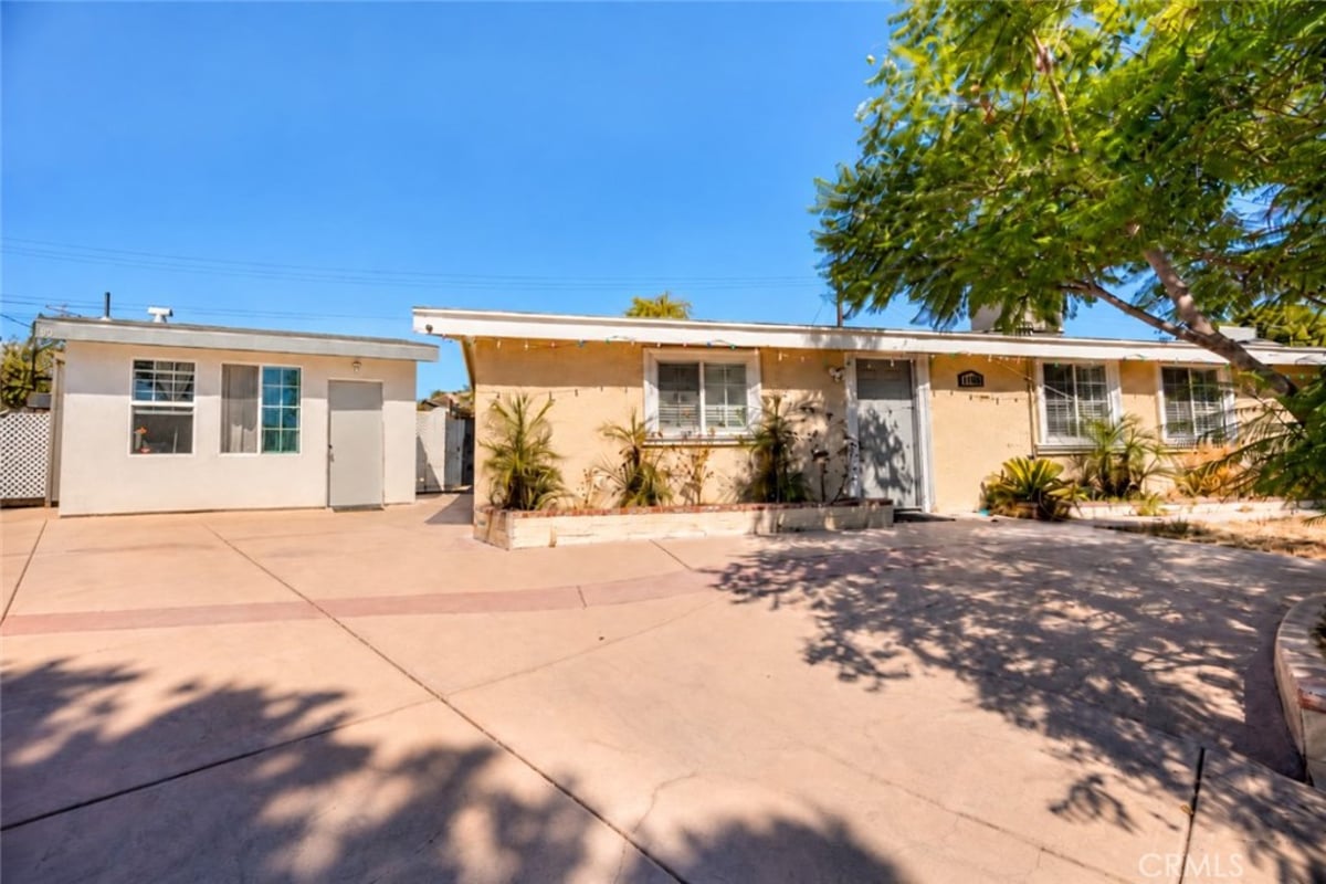11848 Chadron, Pacoima, CA 91331 — photo 1 of 23