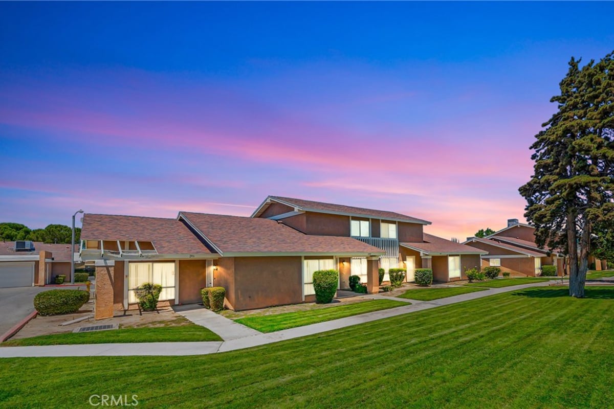 2929 W Avenue J4, Lancaster, CA 93536 — photo 1 of 41