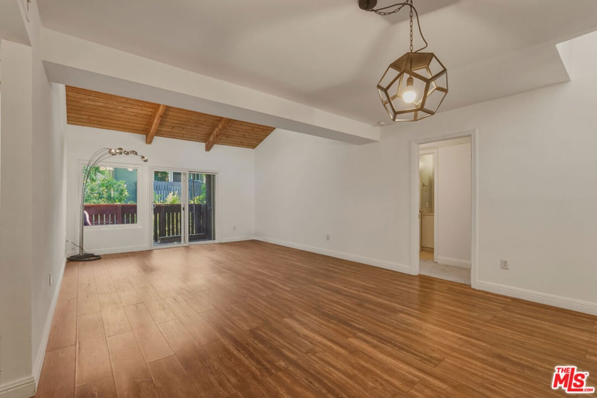 18350 Hatteras Street 250, Tarzana, CA 91356 — photo 1 of 31