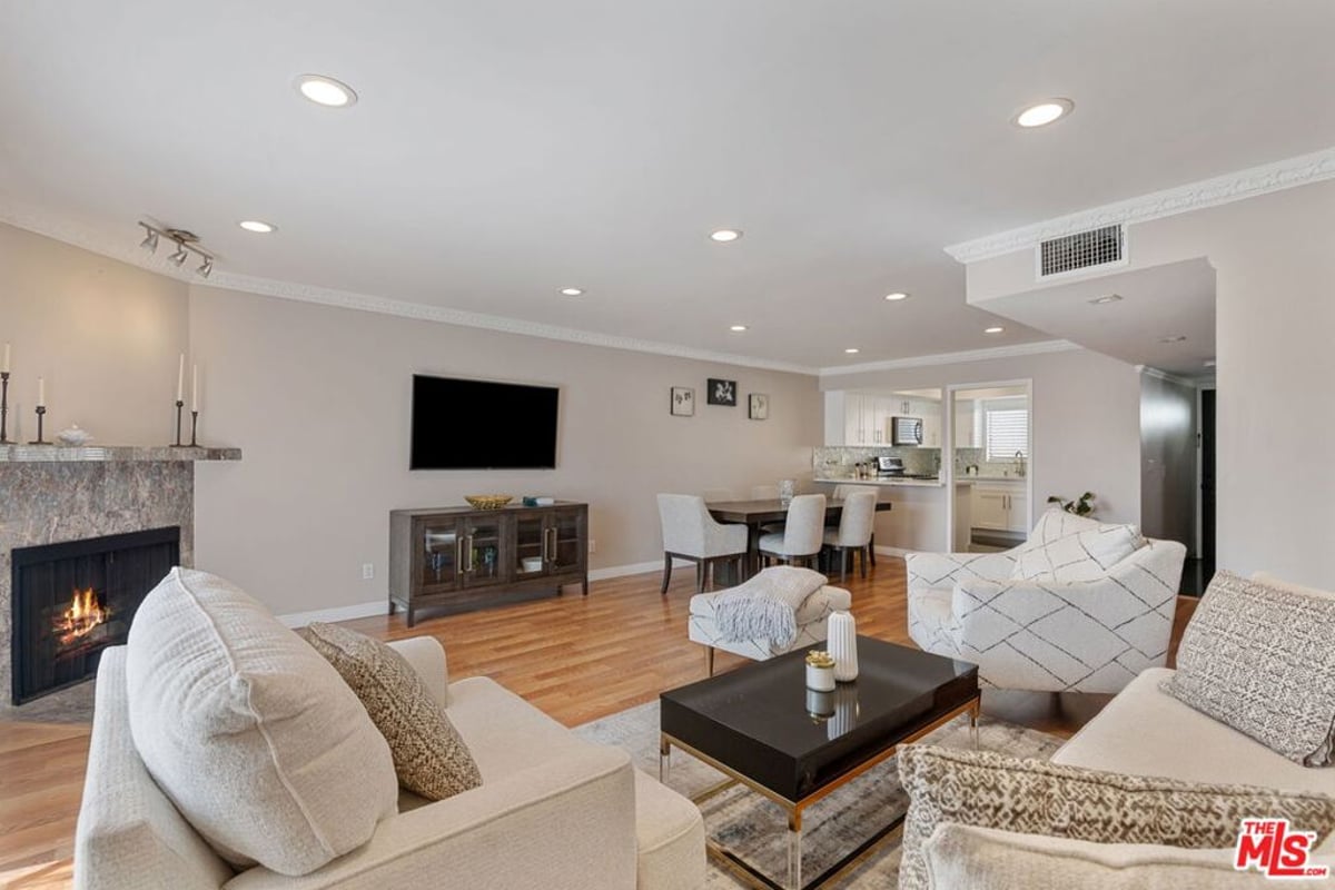 6420 Hazeltine Avenue 9, Los Angeles, CA 91401 — photo 1 of 35