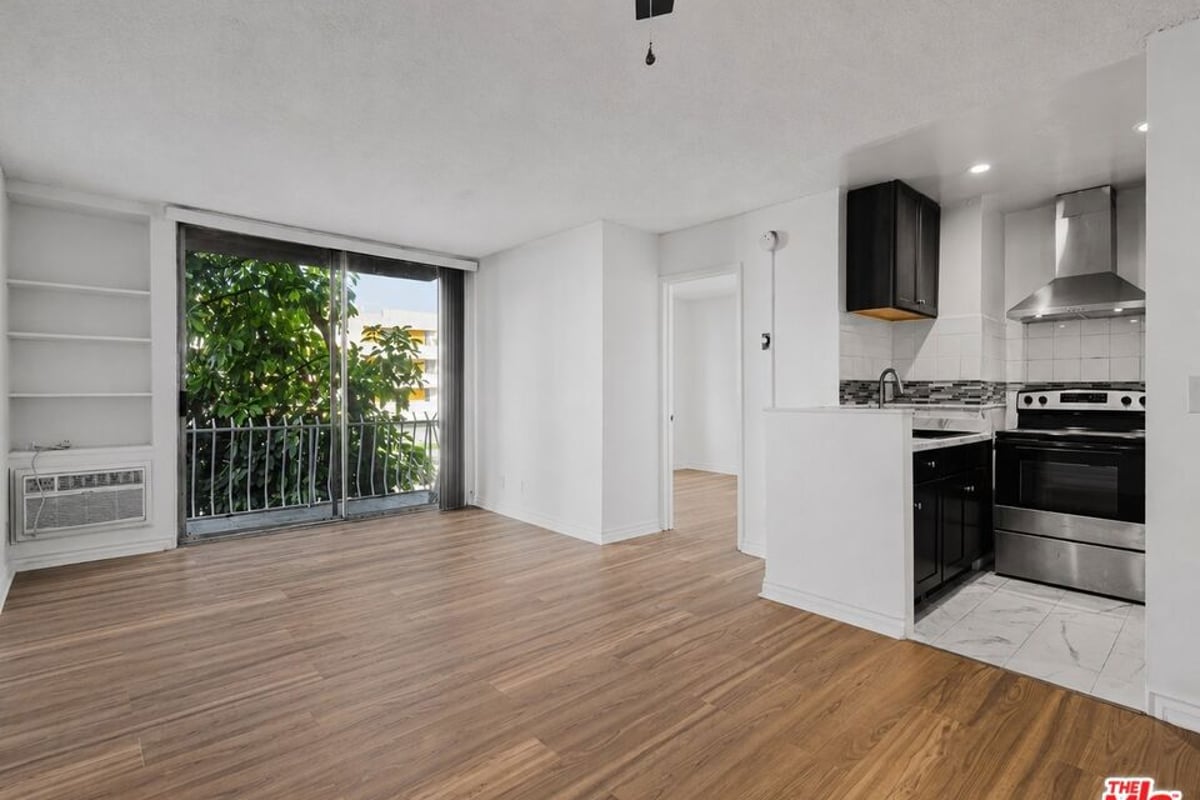 210 S La Fayette Park Place 201, Los Angeles, CA 90057 — photo 1 of 21