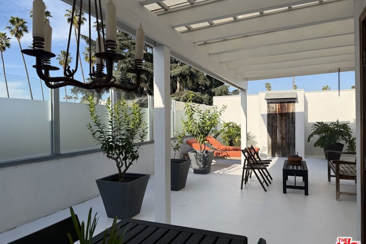 924 5th Street 10, Santa Monica, CA 90403 — photo 1 of 26