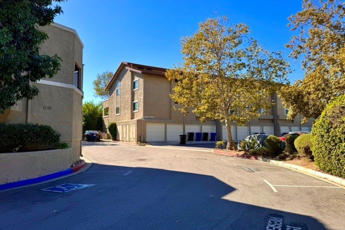 1574 Charterwood Court, Thousand Oaks, CA 91362 — photo 1 of 29
