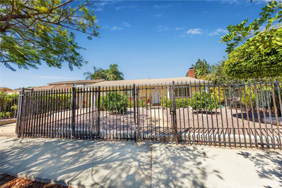 7545 Riverton, Sun Valley, CA 91352 — photo 1 of 21