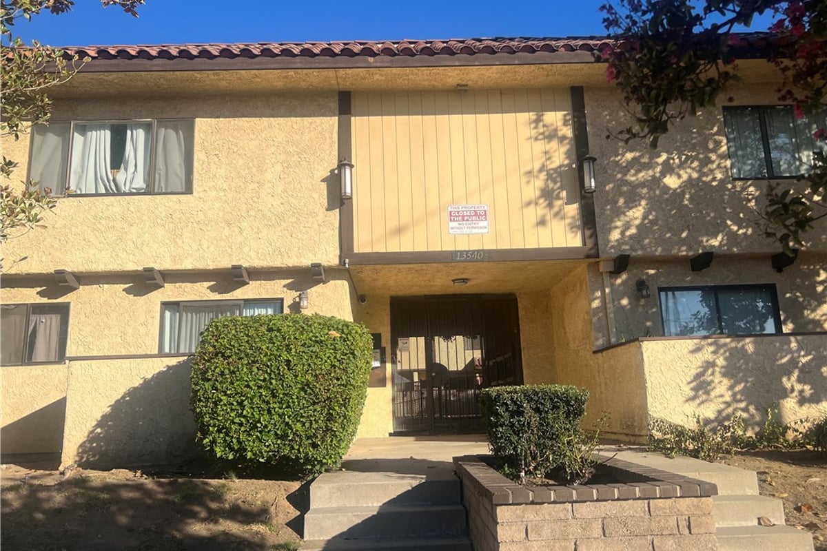 13540 Hubbard Street 39, Los Angeles, CA 91342 — photo 1 of 9