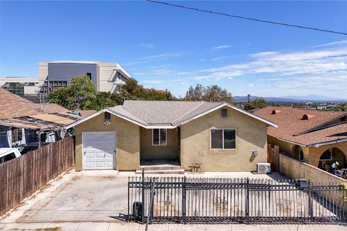 826 Geraghty Avenue, Los Angeles, CA 90063 — photo 1 of 34
