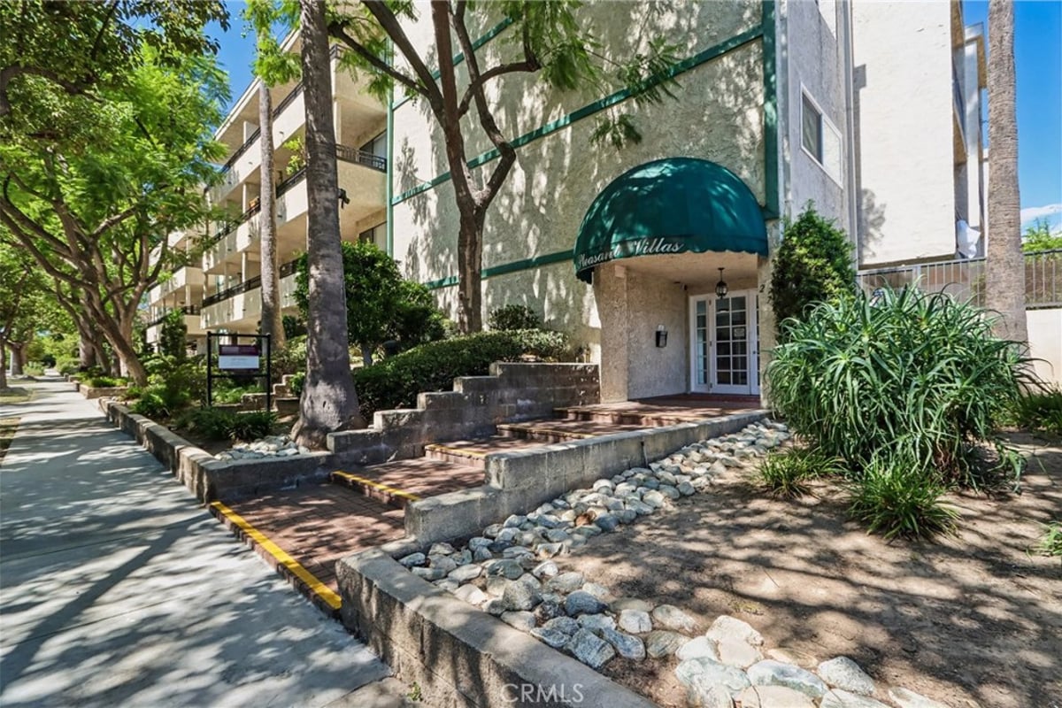 277 Pleasant Street 206, Pasadena, CA 91101 — photo 1 of 20