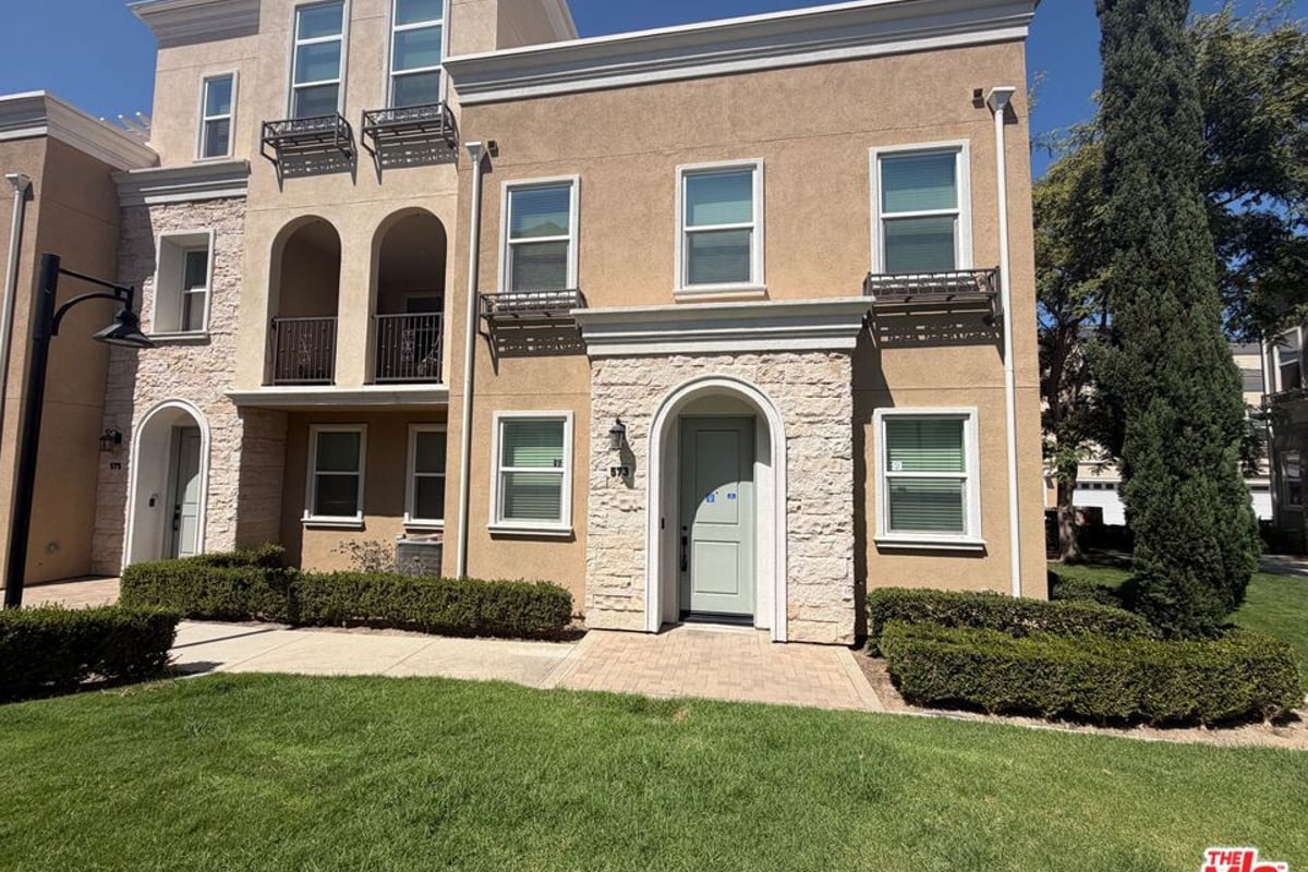 573 Winchester Drive, Oxnard, CA 93036 — photo 1 of 18