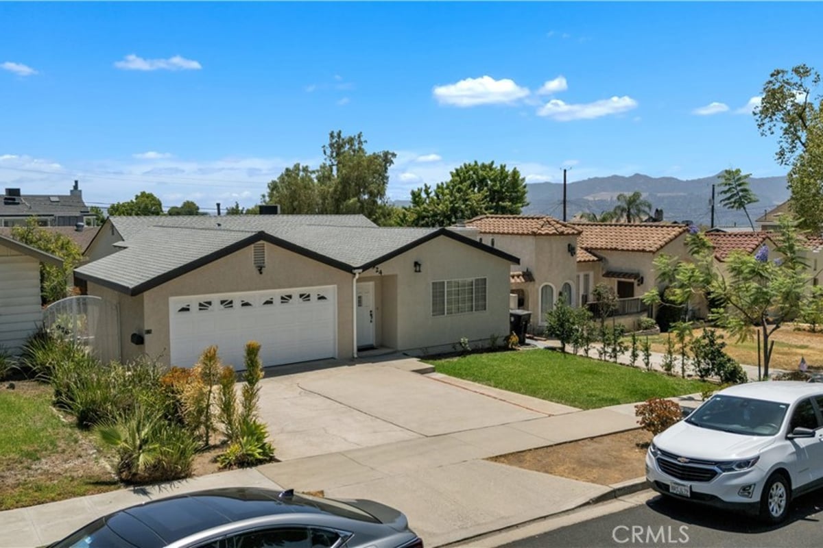 924 E Tujunga, Burbank, CA 91501 — photo 1 of 29