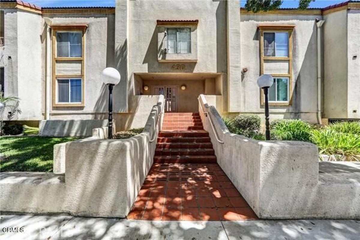 430 N Holliston Avenue 103, Pasadena, CA 91106 — photo 1 of 17