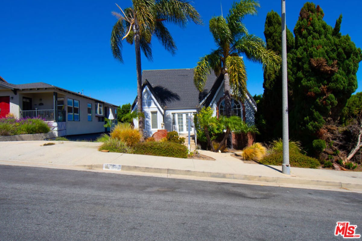 1334 W 17th Street, Los Angeles, CA 90732 — photo 1 of 33