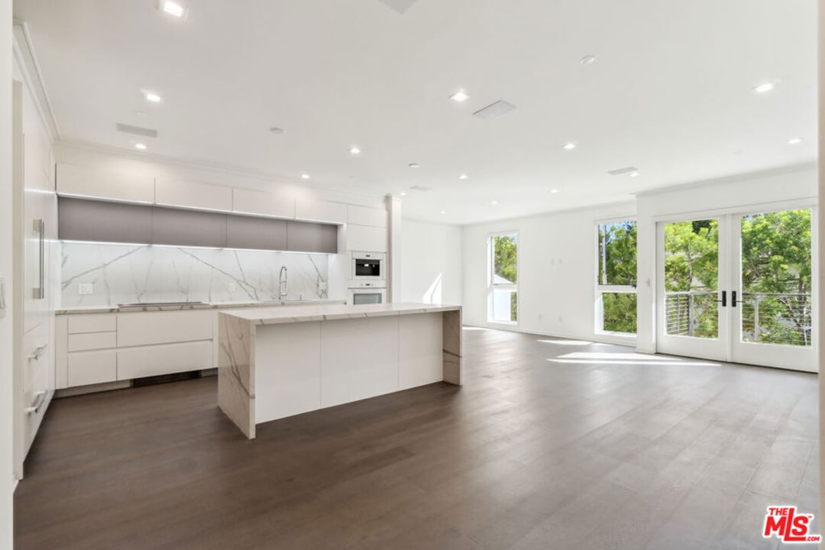 132 N Swall Drive 202, Los Angeles, CA 90048 — photo 1 of 10