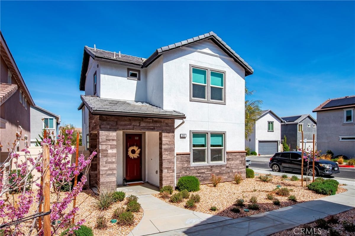 260 Summerville LN, Palmdale, CA 93551 — photo 1 of 22
