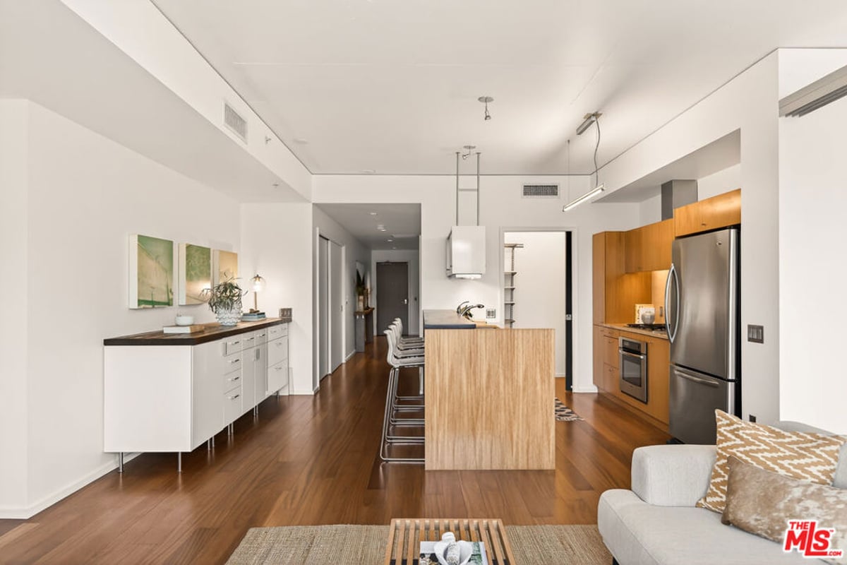 1155 S Grand Avenue 403, Los Angeles, CA 90015 — photo 1 of 17